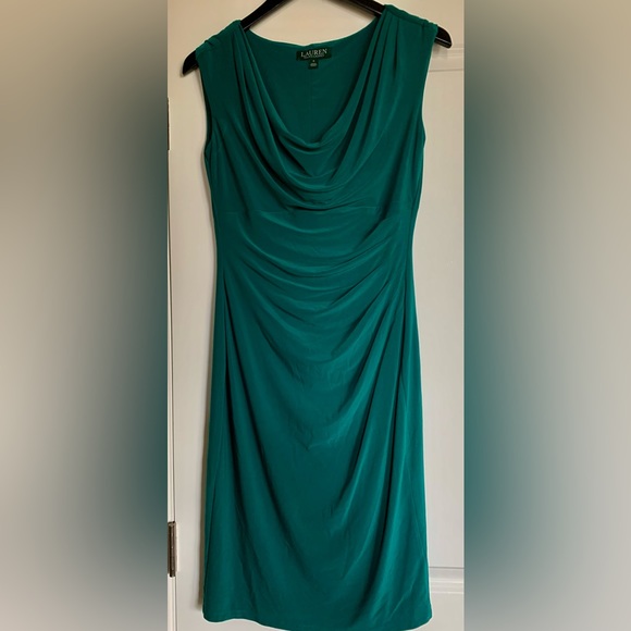 LN LAUREN RALPH LAUREN DRESS. RUCHED FRONT IS FIGURE FLATTERING. FULLY LINED ❤️ - Picture 2 of 7
